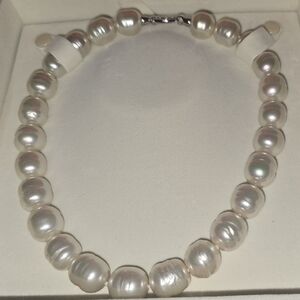 Elegant White Pearl Bracelet